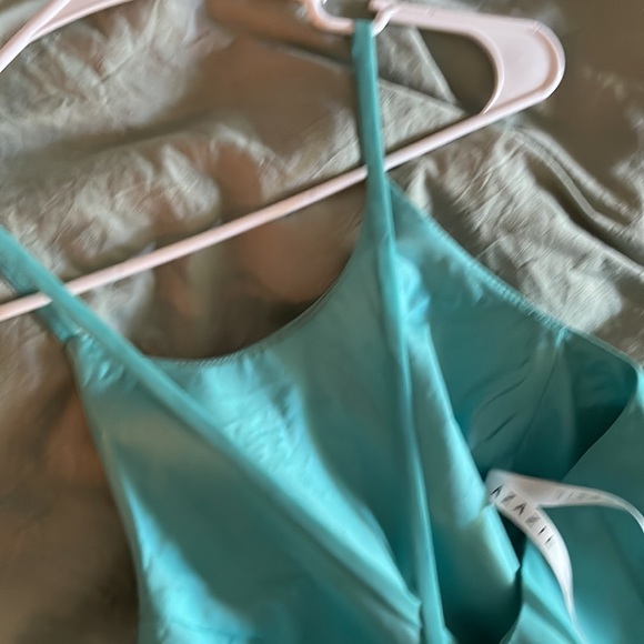 Backless gown - Picture 10 of 12